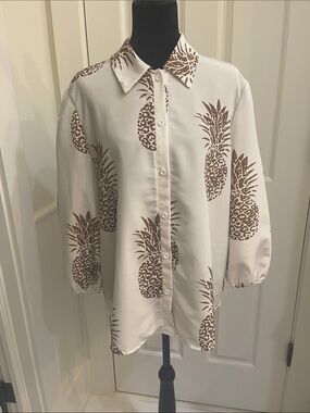 Pineapple Print Button-Up Blouse in Creamy White and Brown Size M